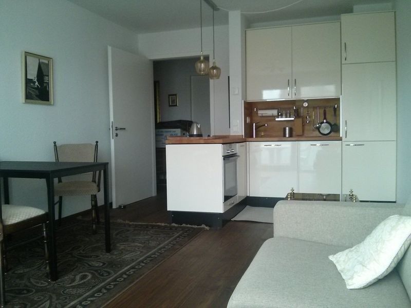 Südstadt: Traumhafte Neubauwohnung mit allem Komfort und Inventar - TG-Stellplatz möglich